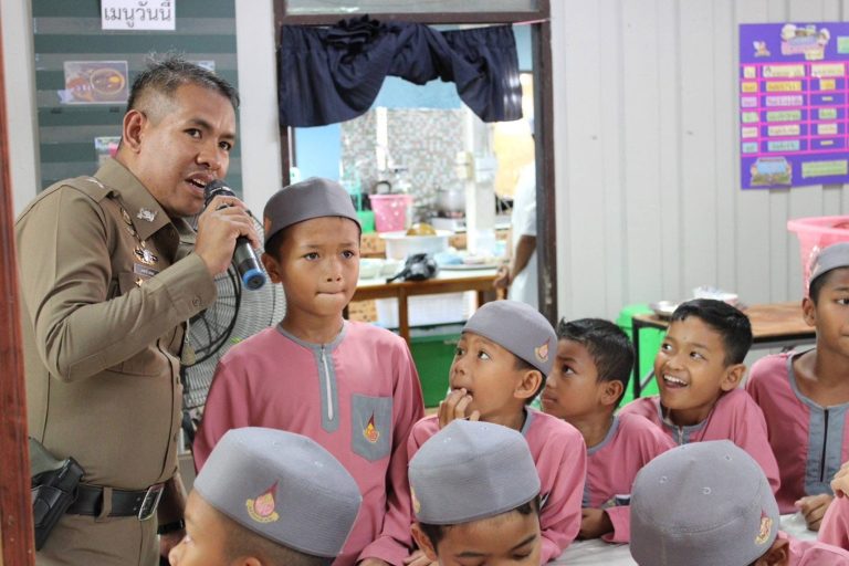 ปลูกฝังจิตสำนึกด้านวินัยจราจรแก่เด็กนักเรียน เพื่อสร้างความรู้