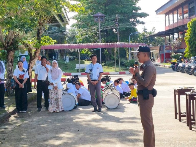 ร่วมกิจกรรมรณรงค์ป้องกันและแก้ไขปัญหายาเสพติด