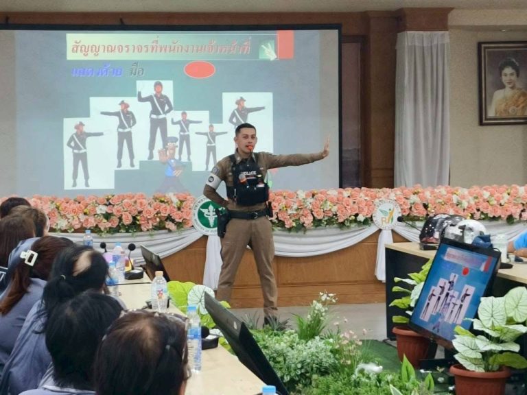 บรรยายในโครงการฝึกอบรมส่งเสริมวินัยจราจ  รและรณรงค์การสวมหมวกนิรภัย