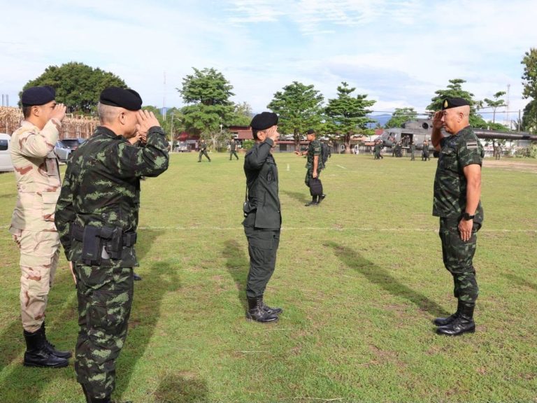 ร่วมต้อนรับผู้บัญชาการทหารบก ติดตามสถานการณ์และเสริมสร้างความมั่นคงในพื้นที่
